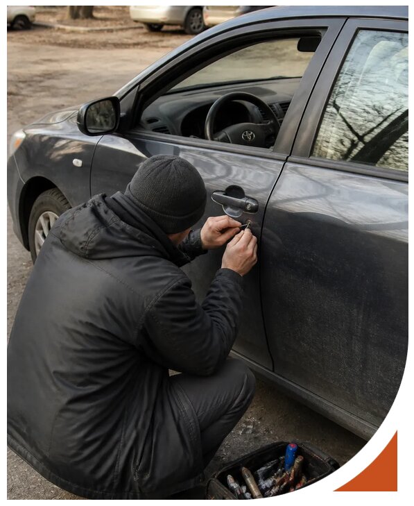 Профессиональное вскрытие автомобиля Тойота без повреждений в Дзержинском